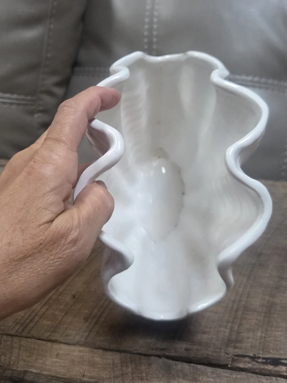 Kohl's White Scalloped Ceramic Vase ~ Coastal Decor ~ Bin Q